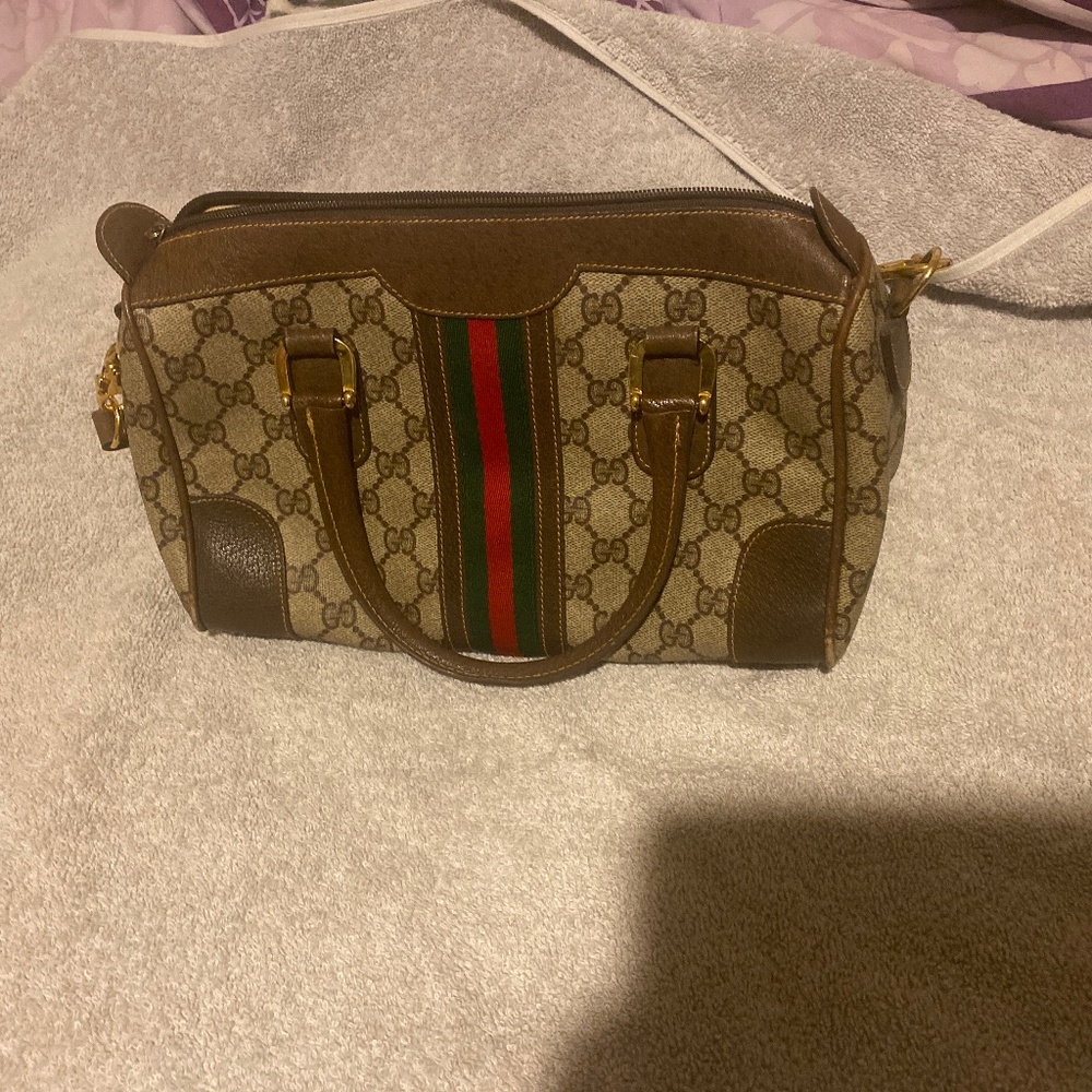 Gucci handbag w/ shoulder strap